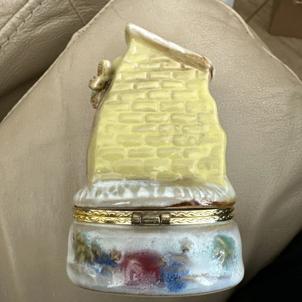 Vintage Porcelain Nativity Trinket Box Mary Joseph Baby Jesus Hinged Gold‎